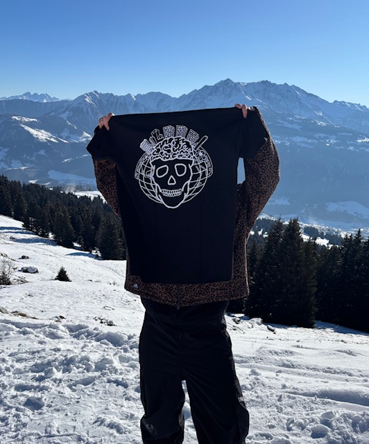 USE YOUR BRAIN T-SHIRT - Image 6